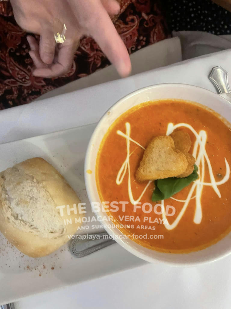 Roasted red pepper & tomato soup - February 2025