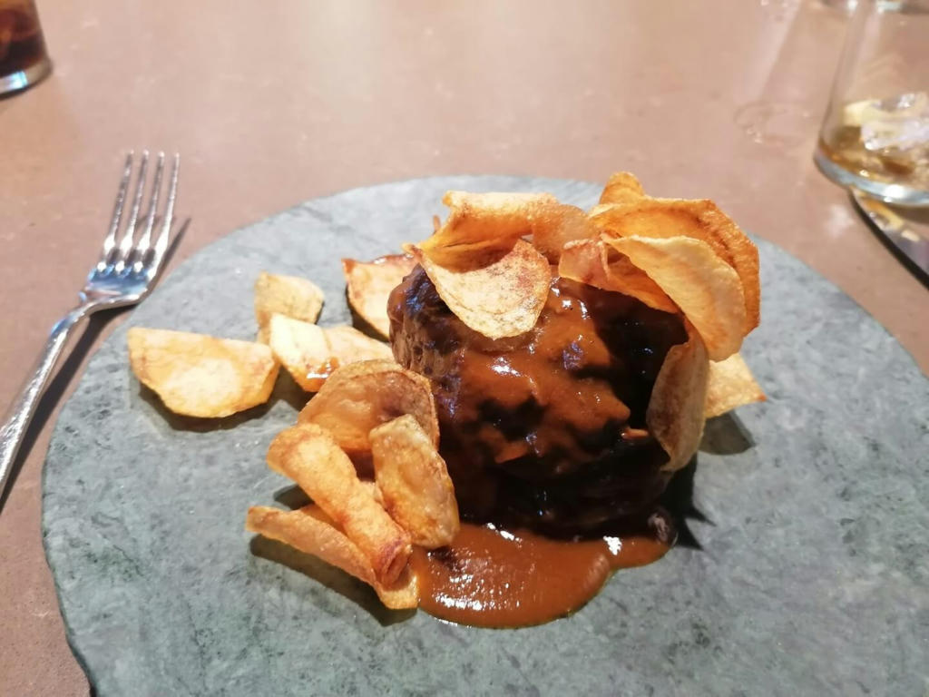 Slow-cooked oxtail and potatoes, volcano style - August / agosto 2022