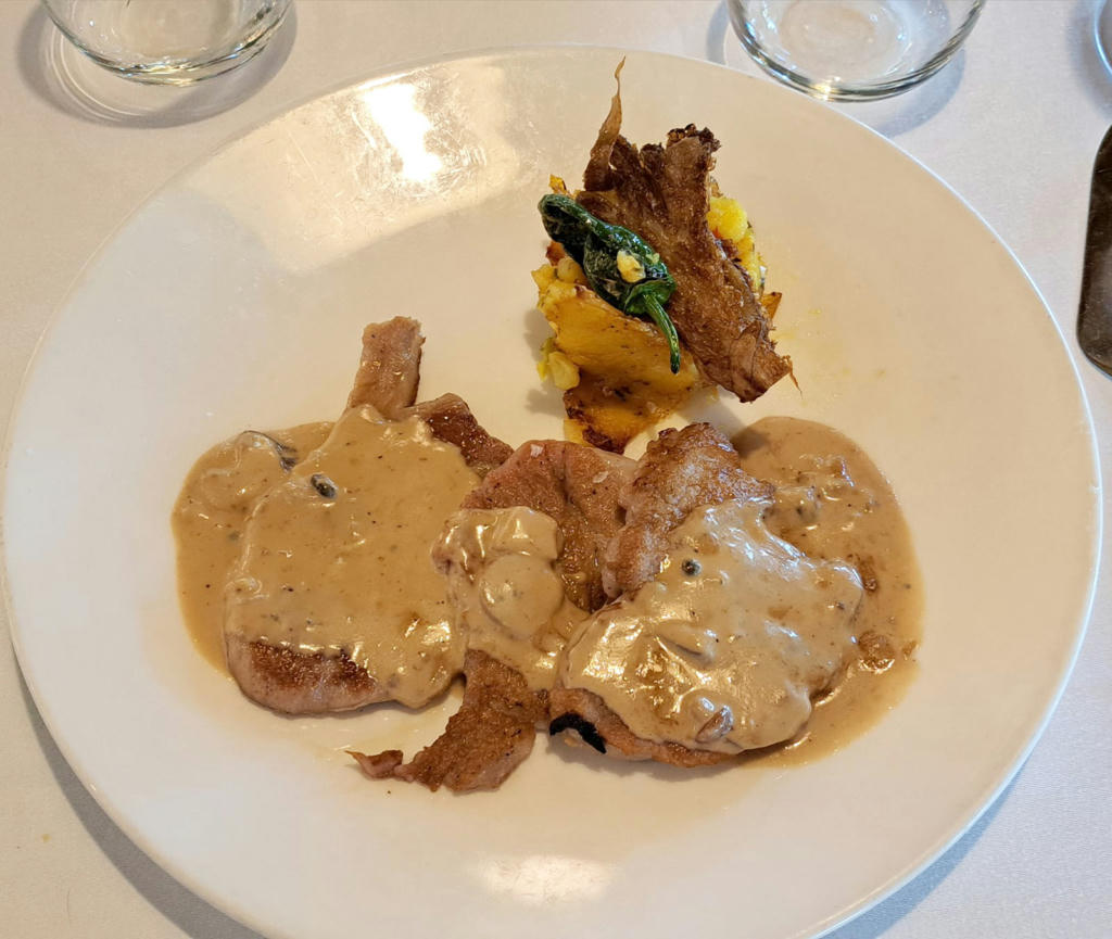 Pork loin with mushroom and pepper sauce - May 2024