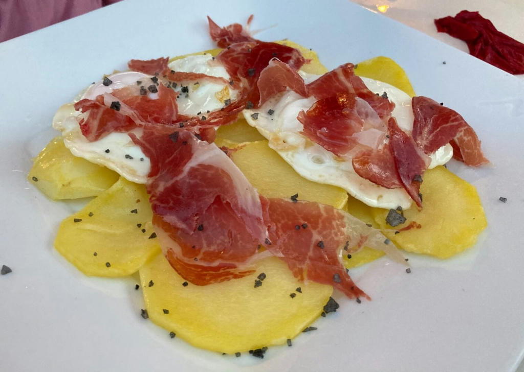 Eggs with Potatoes and Iberian Ham  10.50€  18/8/21