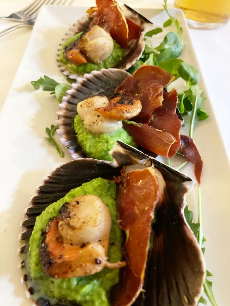 Seared scallops with a pea purée and crispy Serrano ham - February 2023