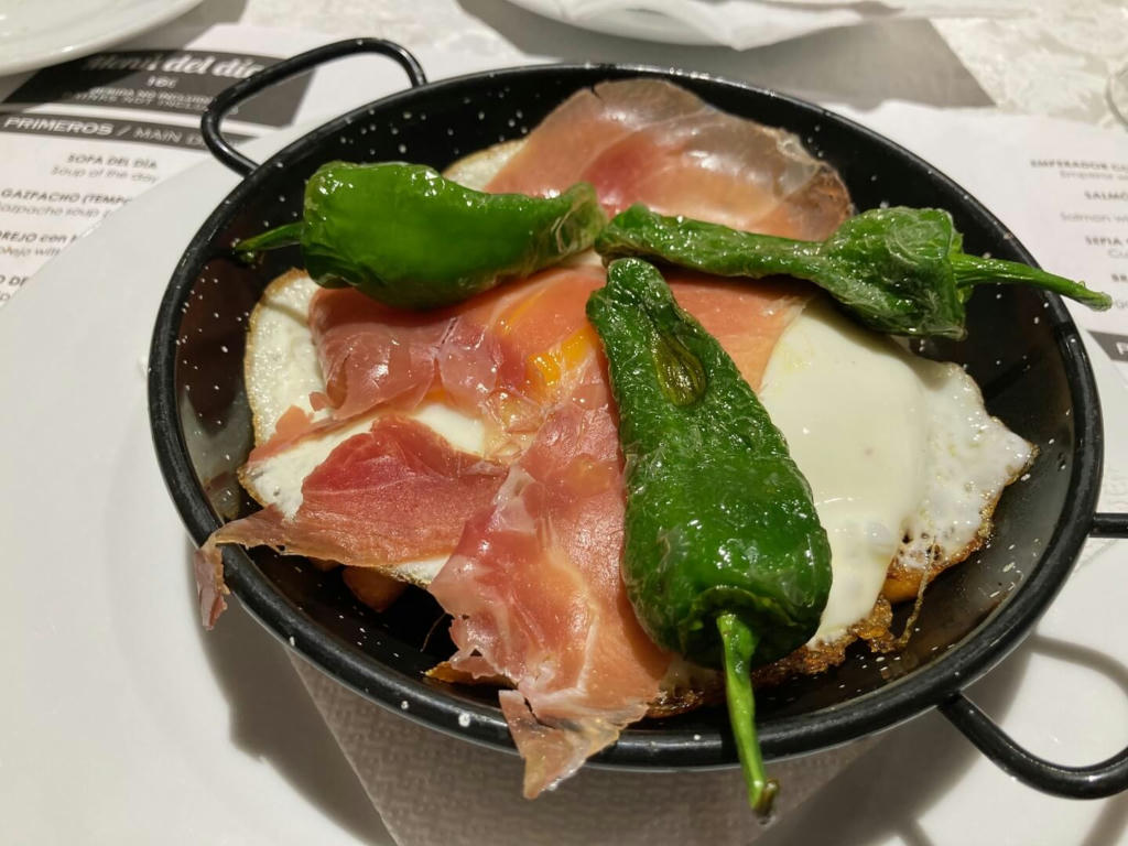Fried egg with ham and fried peppers - October 2022