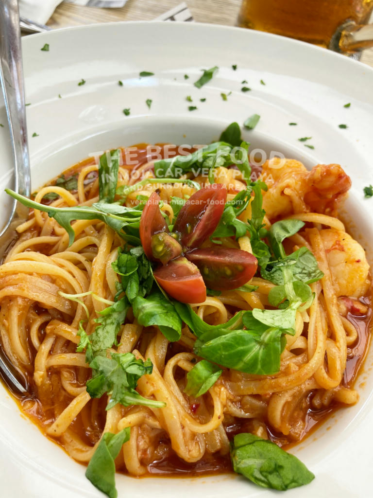 Linguini with prawns, garlic and chilli - Sept 2023