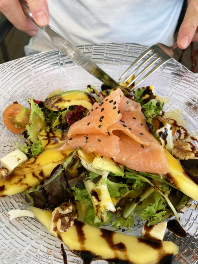 Maracuya salad with salmon avocado and mango - September 2023