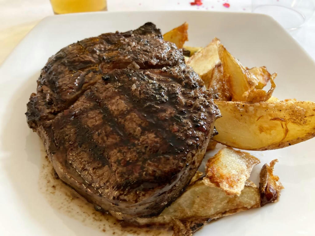 Argentinian entrecôte served with triple cooked wedges - February 2023