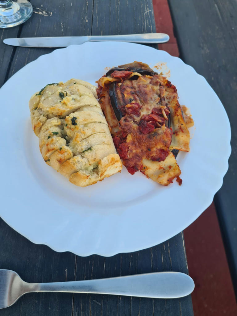 Chicken and spinach pasta bake with cheesy garlic bread - May 2024