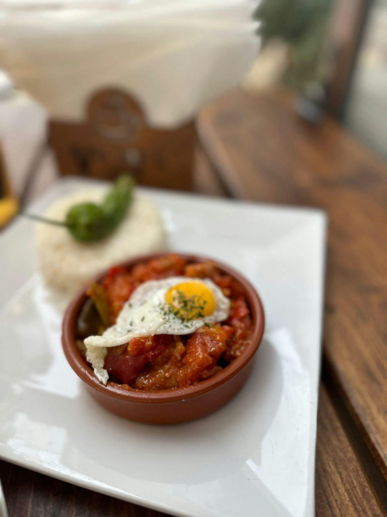 Pork in tomato sauce, rice (or bread) with a quail egg & padrón pepper - September 2023