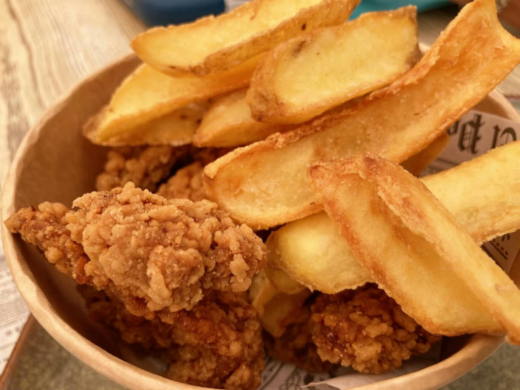KFC Style fried chicken with chips - Tapas Especiales - Sept 2022