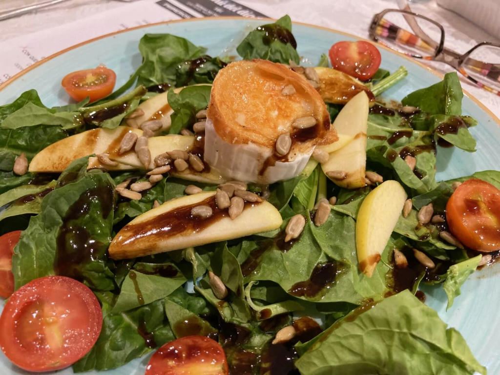 Goats cheese, spinach, apple and sunflower seed salad - October 2022