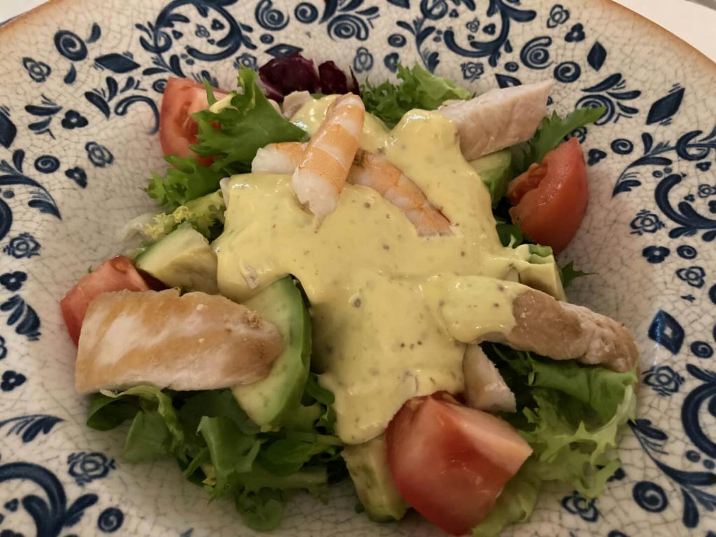 Chicken avocado prawn salad - December 2022