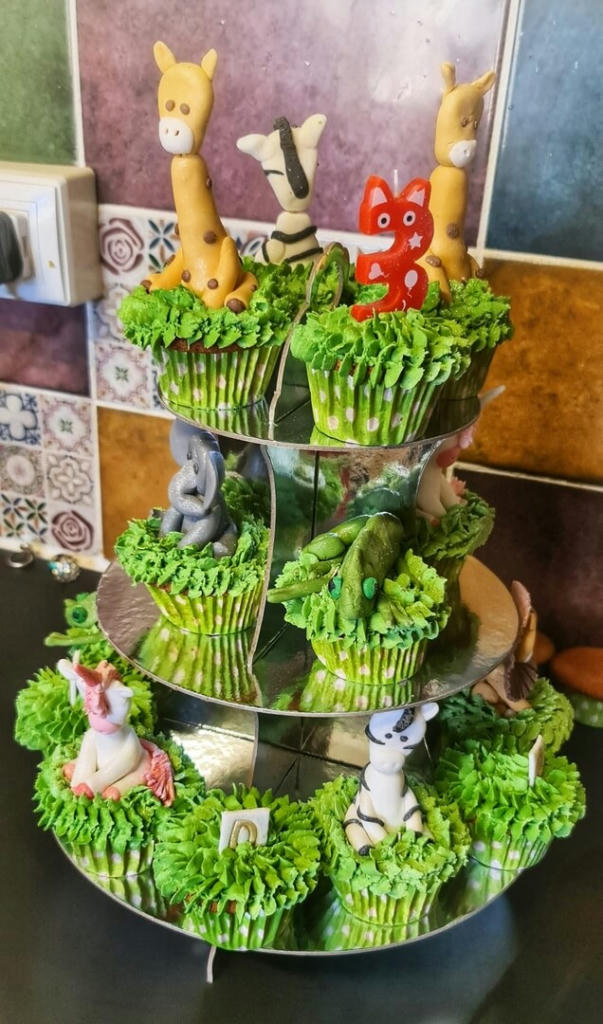 Vanilla cupcakes decorated with handmade fondant animals. We have giraffes, elephants, lions, camaleons and of course unicorns. All sitting on vanilla buttercream grass.