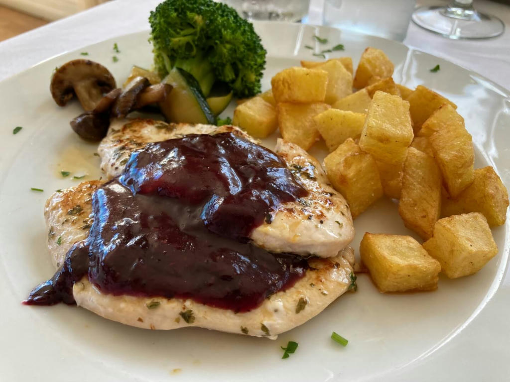 Turkey fillet with cranberry sauce - March 2023