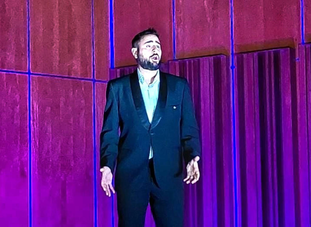 Photo of Enrique Parra
